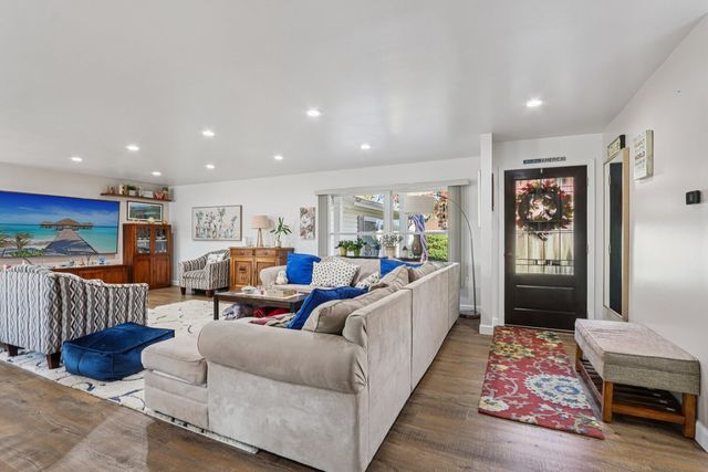 73 Hastings Avenue, Elk Grove Village, IL 60007