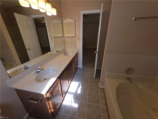 1460 Berkshire DR, Newport News, VA 23602