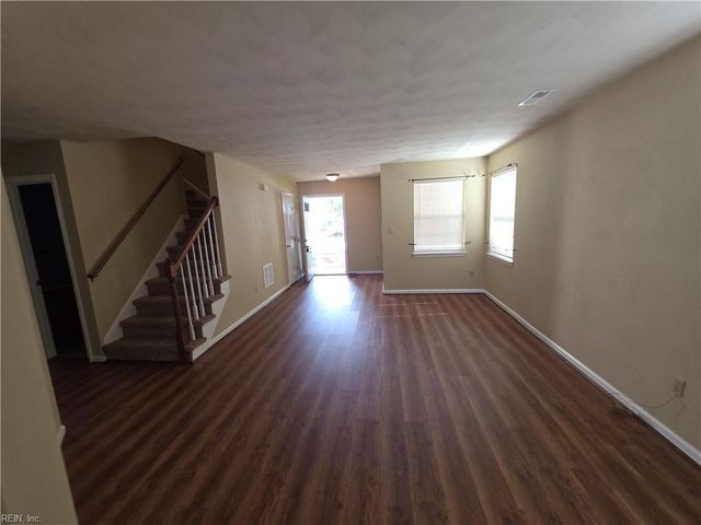 1460 Berkshire DR, Newport News, VA 23602