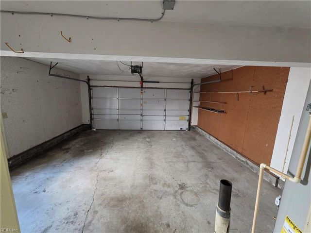 1460 Berkshire DR, Newport News, VA 23602