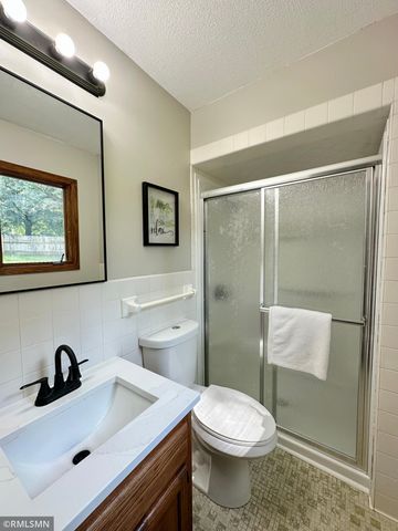 11900 Highland View Circle, Burnsville, MN 55337