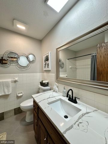 11900 Highland View Circle, Burnsville, MN 55337