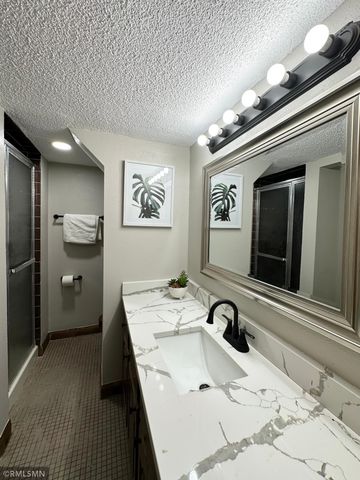 11900 Highland View Circle, Burnsville, MN 55337