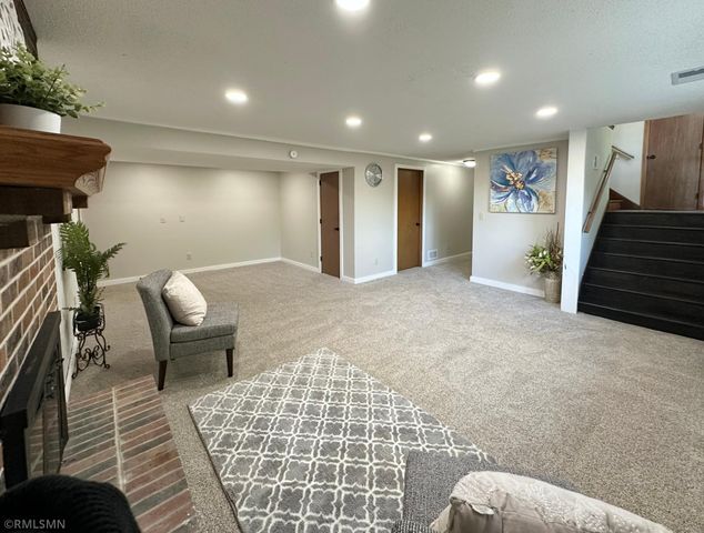 11900 Highland View Circle, Burnsville, MN 55337