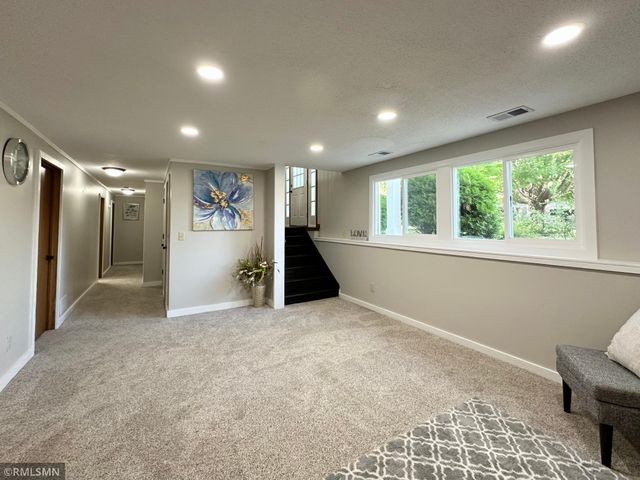 11900 Highland View Circle, Burnsville, MN 55337