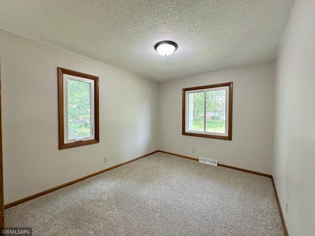 11900 Highland View Circle, Burnsville, MN 55337