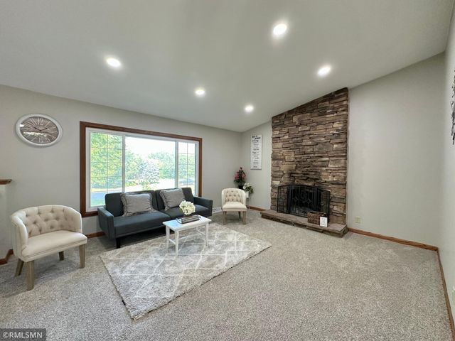 11900 Highland View Circle, Burnsville, MN 55337