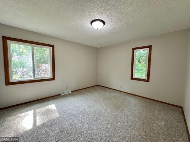 11900 Highland View Circle, Burnsville, MN 55337