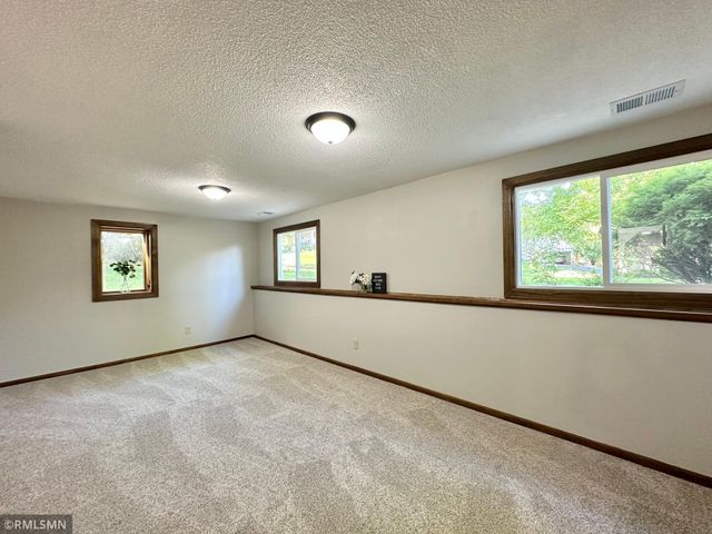 11900 Highland View Circle, Burnsville, MN 55337