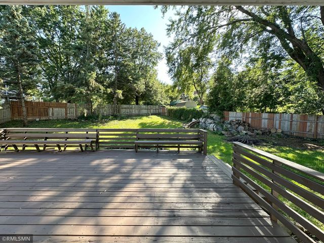 11900 Highland View Circle, Burnsville, MN 55337