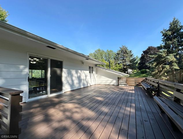 11900 Highland View Circle, Burnsville, MN 55337