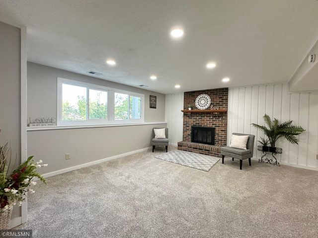11900 Highland View Circle, Burnsville, MN 55337