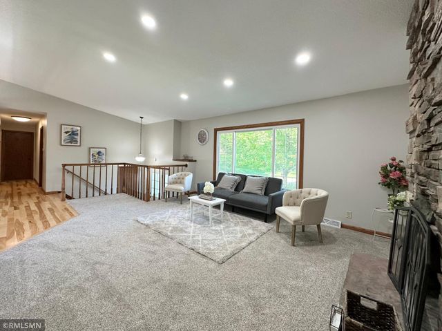 11900 Highland View Circle, Burnsville, MN 55337