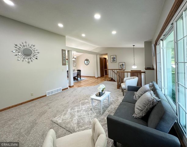 11900 Highland View Circle, Burnsville, MN 55337