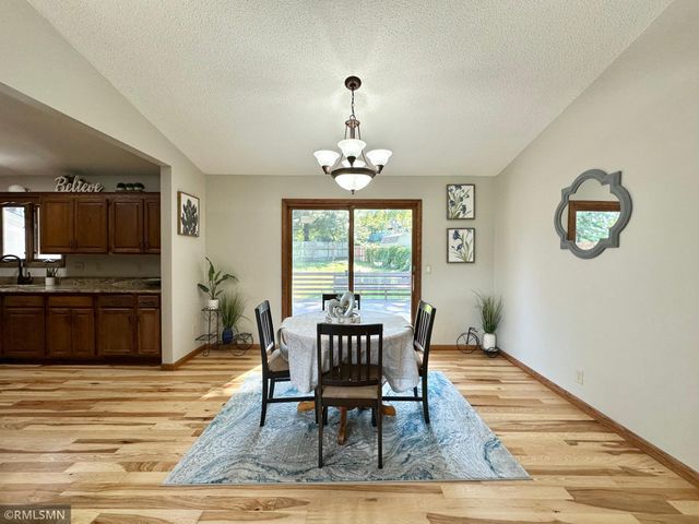 11900 Highland View Circle, Burnsville, MN 55337