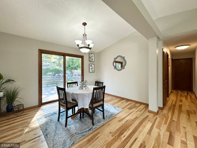 11900 Highland View Circle, Burnsville, MN 55337