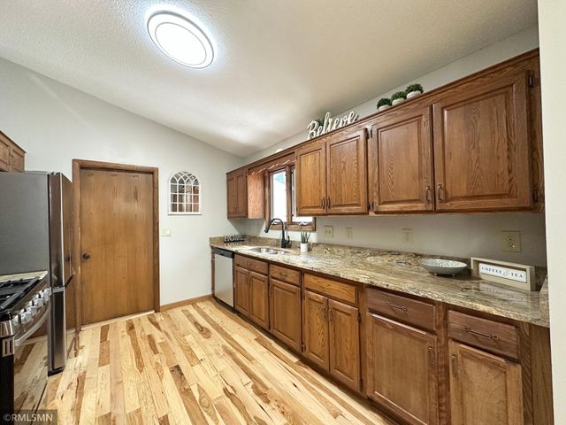11900 Highland View Circle, Burnsville, MN 55337