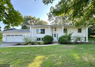 11900 Highland View Circle, Burnsville, MN 55337