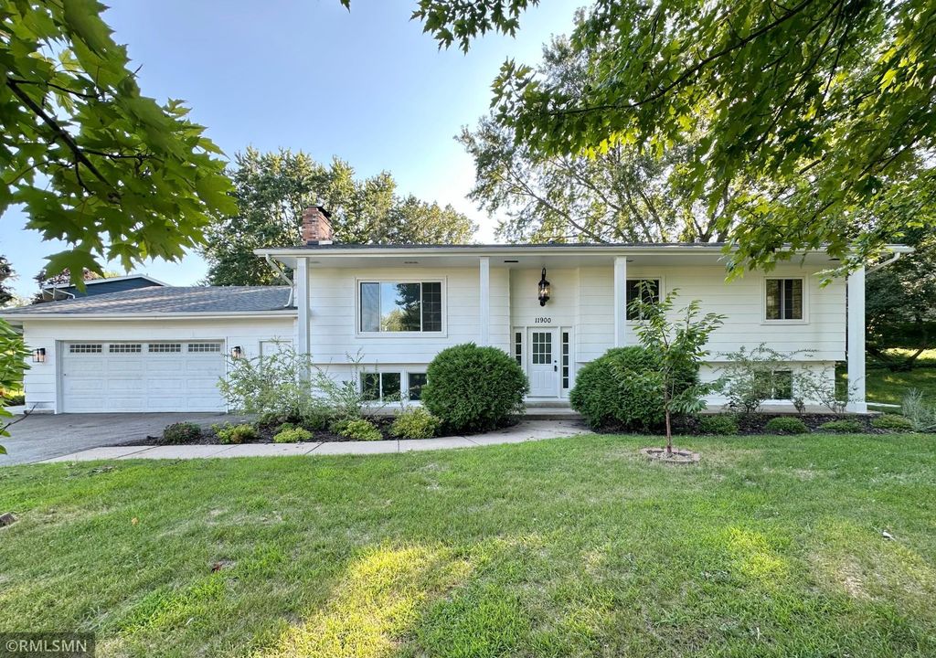 11900 Highland View Circle, Burnsville, MN 55337