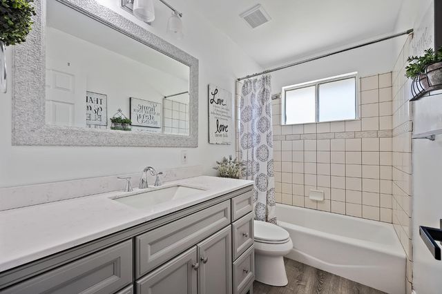 1805 W Griffith Way, Fresno, CA 93705