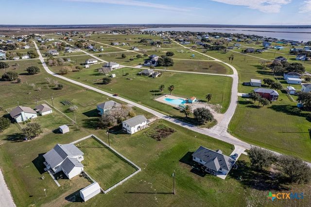 654 Calumet Drive, Palacios, TX 77465