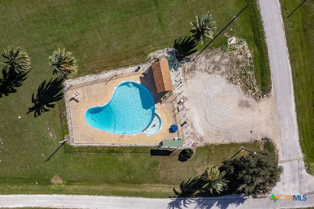 654 Calumet Drive, Palacios, TX 77465