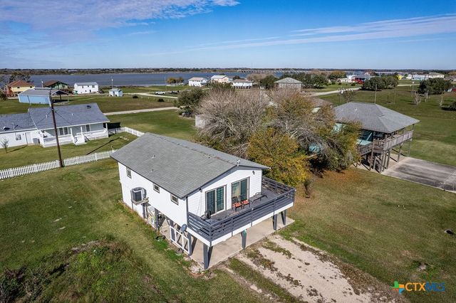 654 Calumet Drive, Palacios, TX 77465