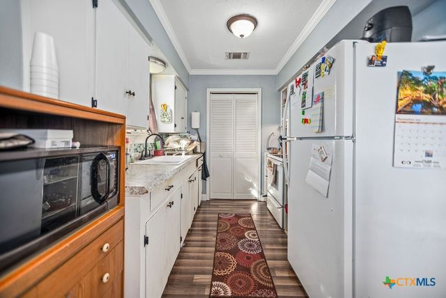 654 Calumet Drive, Palacios, TX 77465