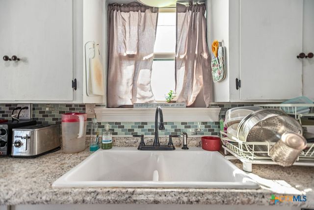 654 Calumet Drive, Palacios, TX 77465