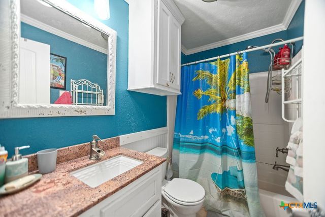 654 Calumet Drive, Palacios, TX 77465