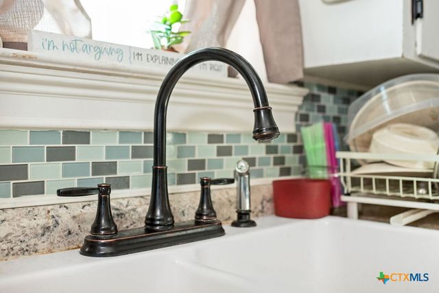 654 Calumet Drive, Palacios, TX 77465