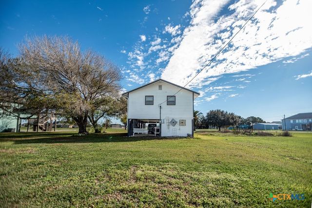 654 Calumet Drive, Palacios, TX 77465