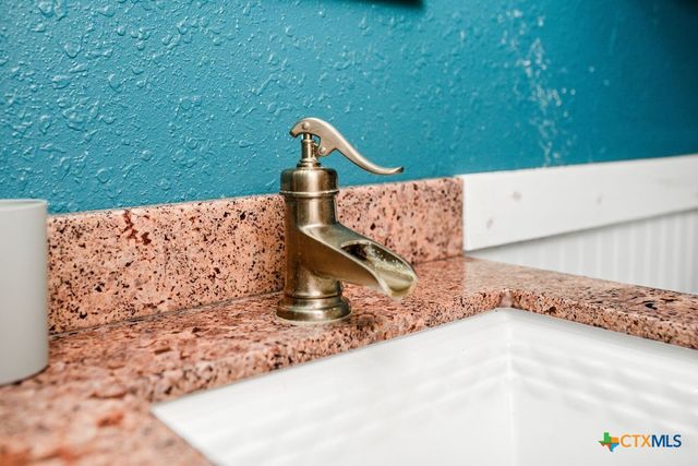 654 Calumet Drive, Palacios, TX 77465