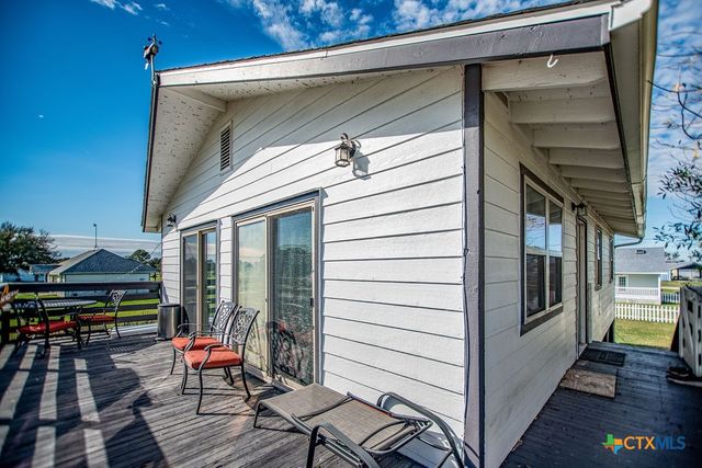 654 Calumet Drive, Palacios, TX 77465