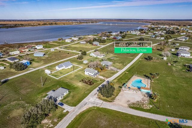 654 Calumet Drive, Palacios, TX 77465
