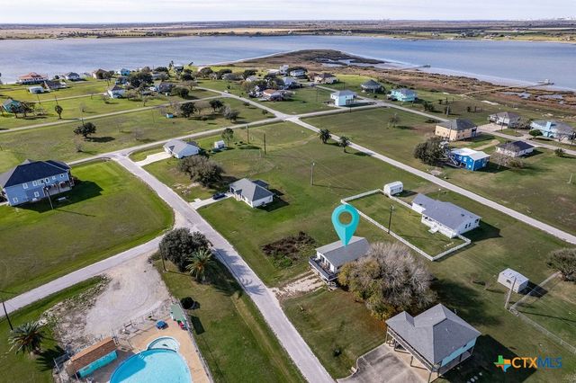 654 Calumet Drive, Palacios, TX 77465