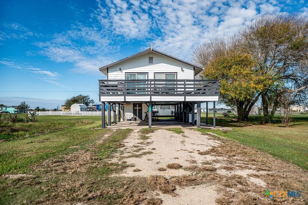 654 Calumet Drive, Palacios, TX 77465