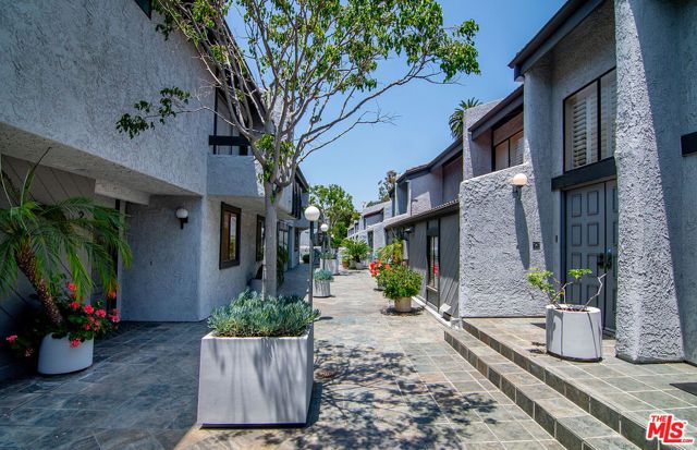 1925 S Beverly Glen Boulevard 39, Los Angeles, CA 90025