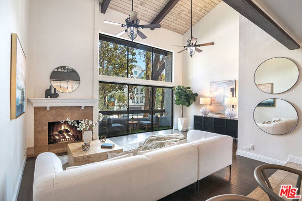 1925 S Beverly Glen Boulevard 39, Los Angeles, CA 90025