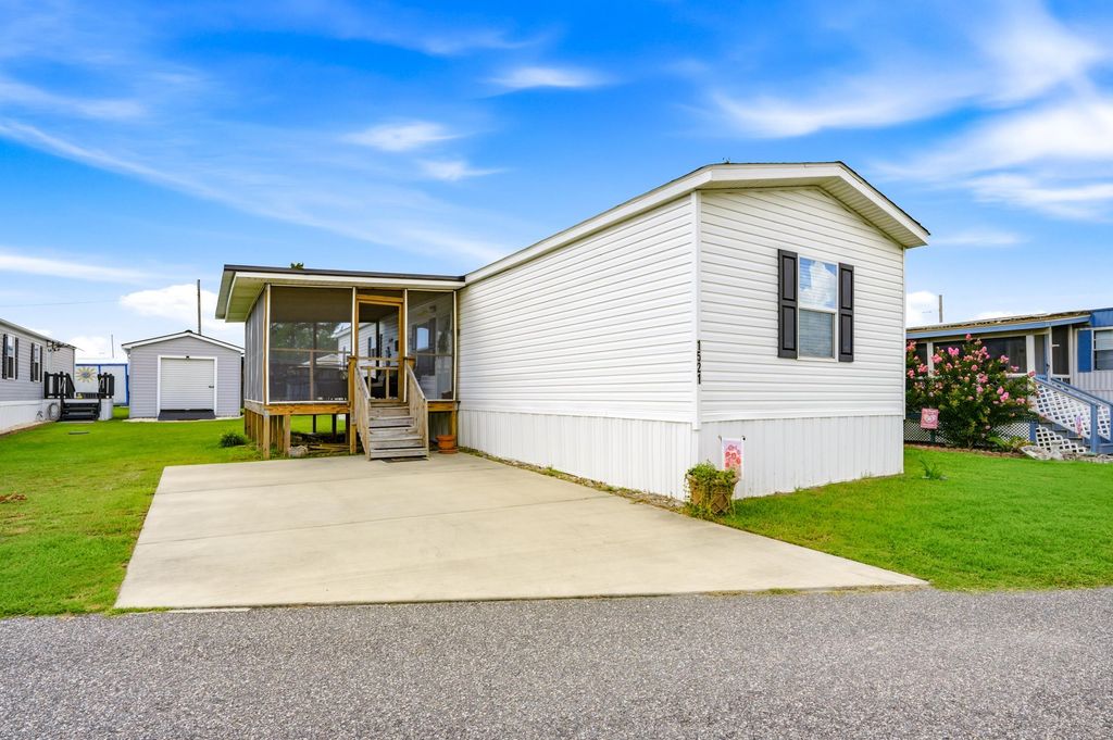 1521 Tanglewood Ave, North Myrtle Beach, SC 29582 — exterior