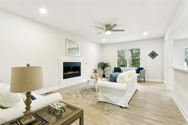 31 Holloway RD, Newport News, VA 23602