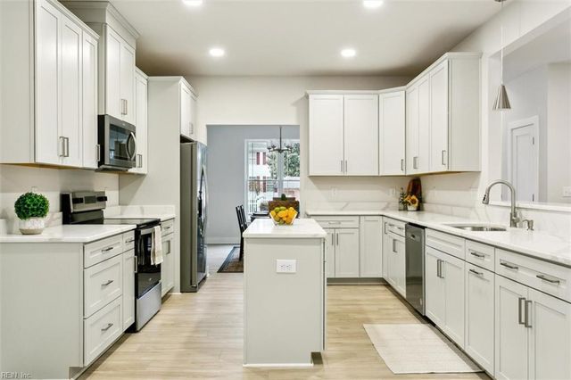 31 Holloway RD, Newport News, VA 23602
