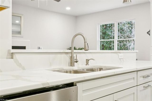 31 Holloway RD, Newport News, VA 23602