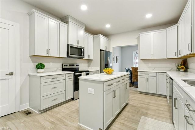 31 Holloway RD, Newport News, VA 23602
