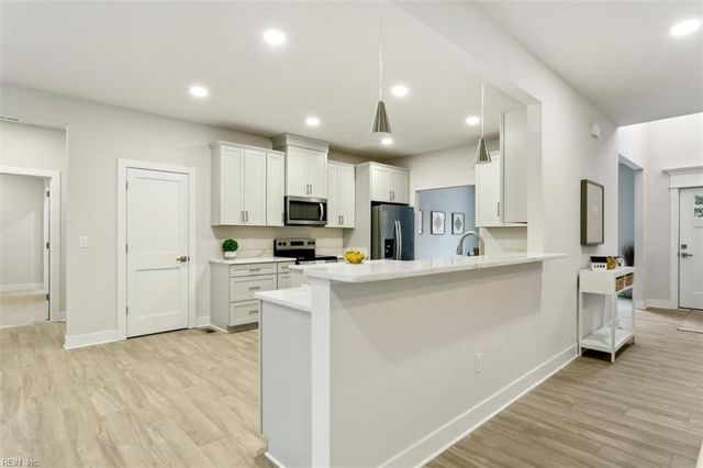 31 Holloway RD, Newport News, VA 23602