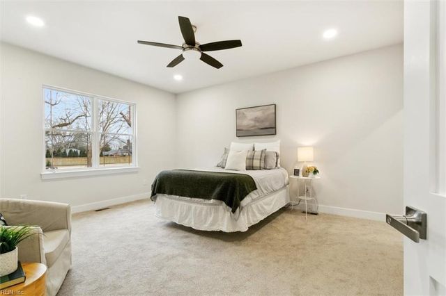 31 Holloway RD, Newport News, VA 23602