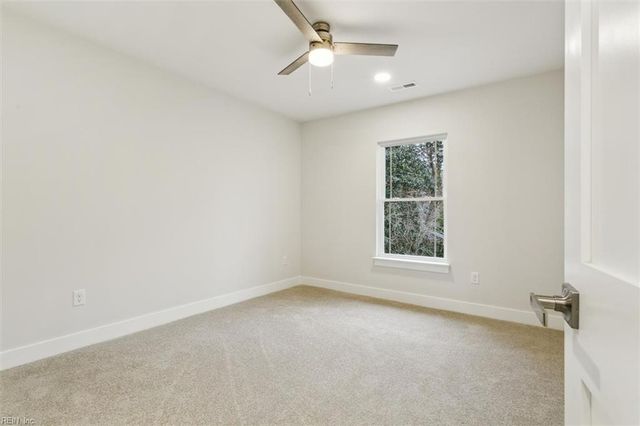 31 Holloway RD, Newport News, VA 23602