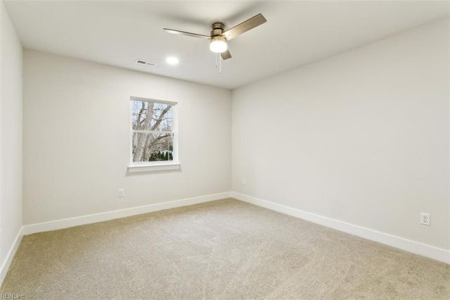31 Holloway RD, Newport News, VA 23602
