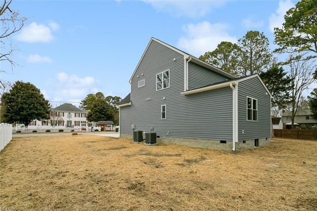 31 Holloway RD, Newport News, VA 23602