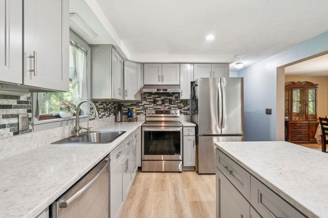 29 Wild Pasture Road, Kensington, NH 03833